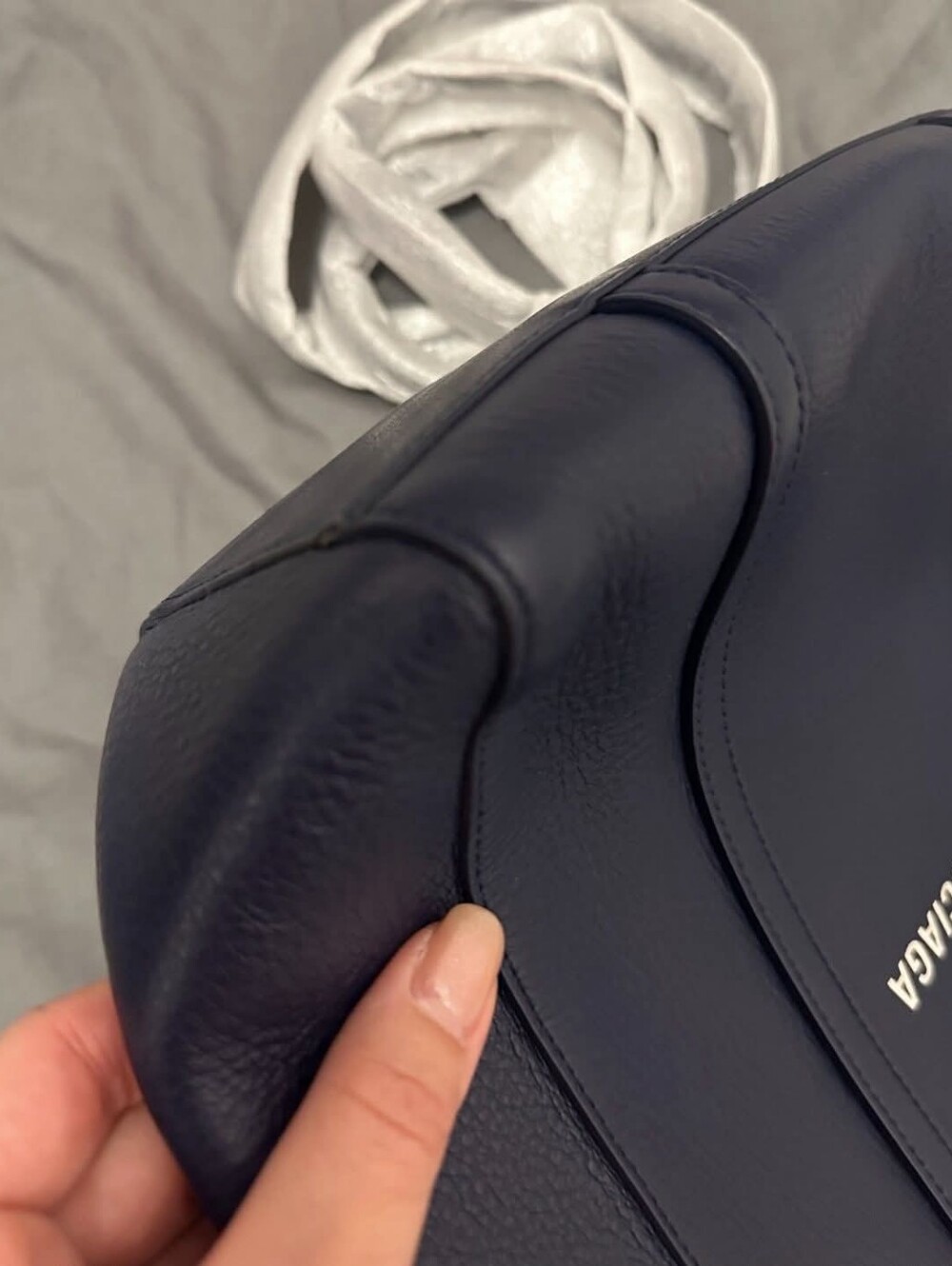 BALENCIAGAXS Everyday Leather Tote Bag in EUC - Picture 4 of 7